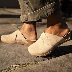 NEW Dansko Daniella Clogs - Suede IN Taupa For Women 925 5s3